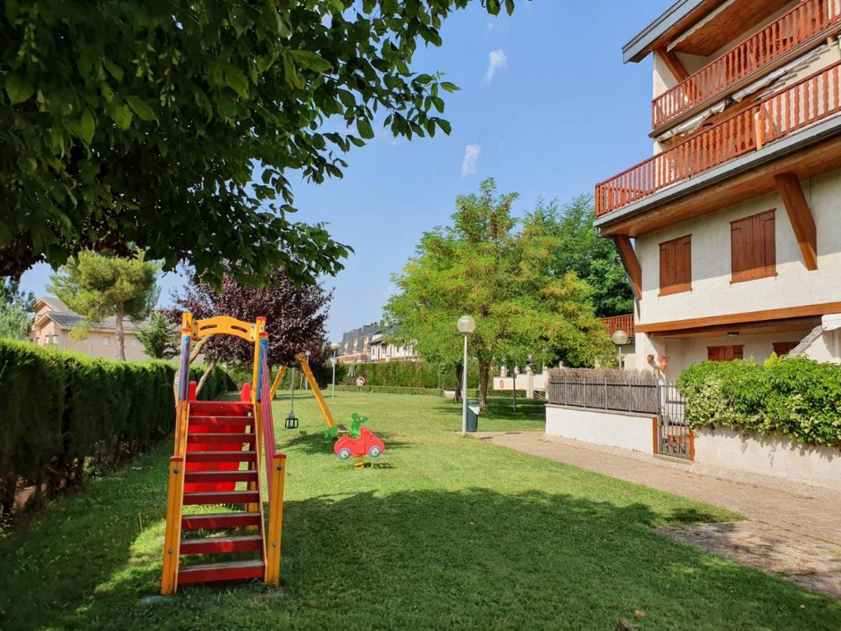 Apartamento Goxoa Хака Екстер'єр фото