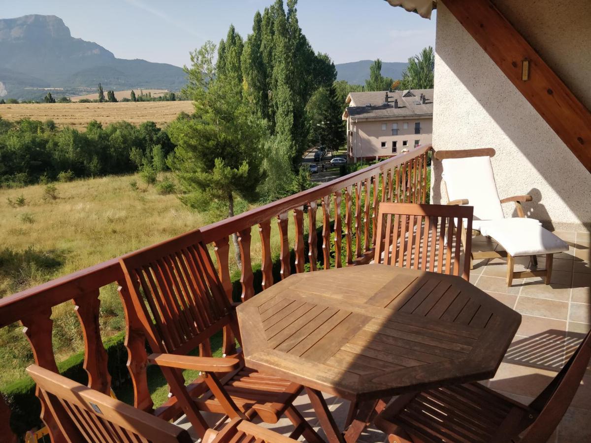 Apartamento Goxoa Хака Екстер'єр фото